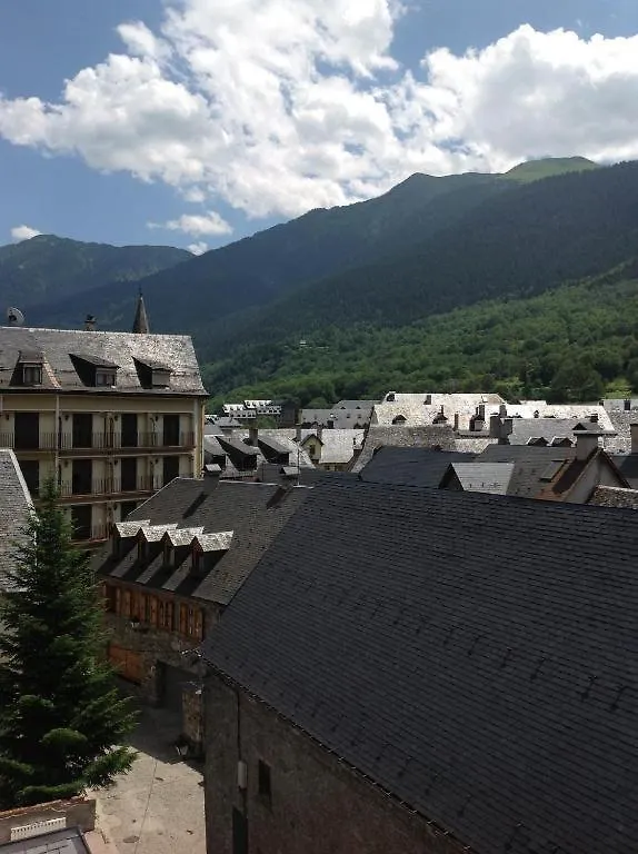 Hostal Nau Pradets Viella Hotel